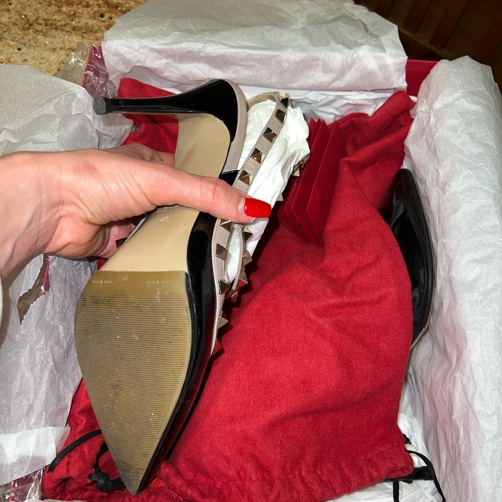Valentino Garavani PATENT ROCKSTUD CAGED PUMP 100MM purchased in Harrods London - Picture 2 of 6